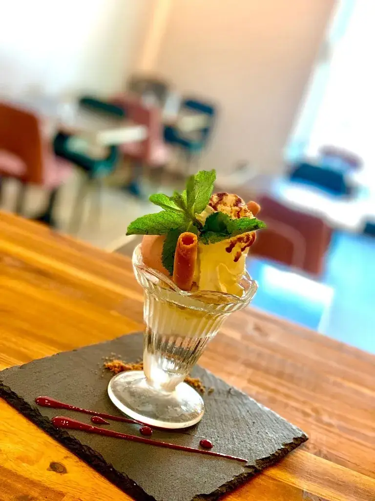 Palace grill_Saint-Martin-de-Crau_slider_image_3