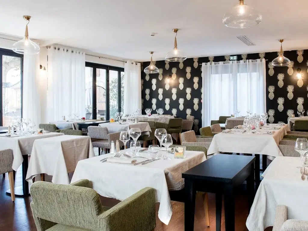 Logis Hôtel Tante Yvonne_Quincieux_slider_image_1