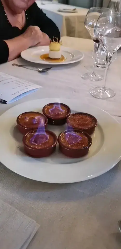 Logis Hôtel Tante Yvonne_Quincieux_slider_image_2