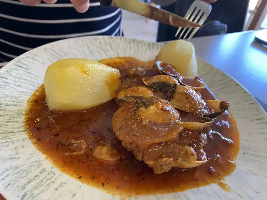 Liliia Palivoda-Ziniuk_Le Cabrau_Saint-Martin-de-Crau_review