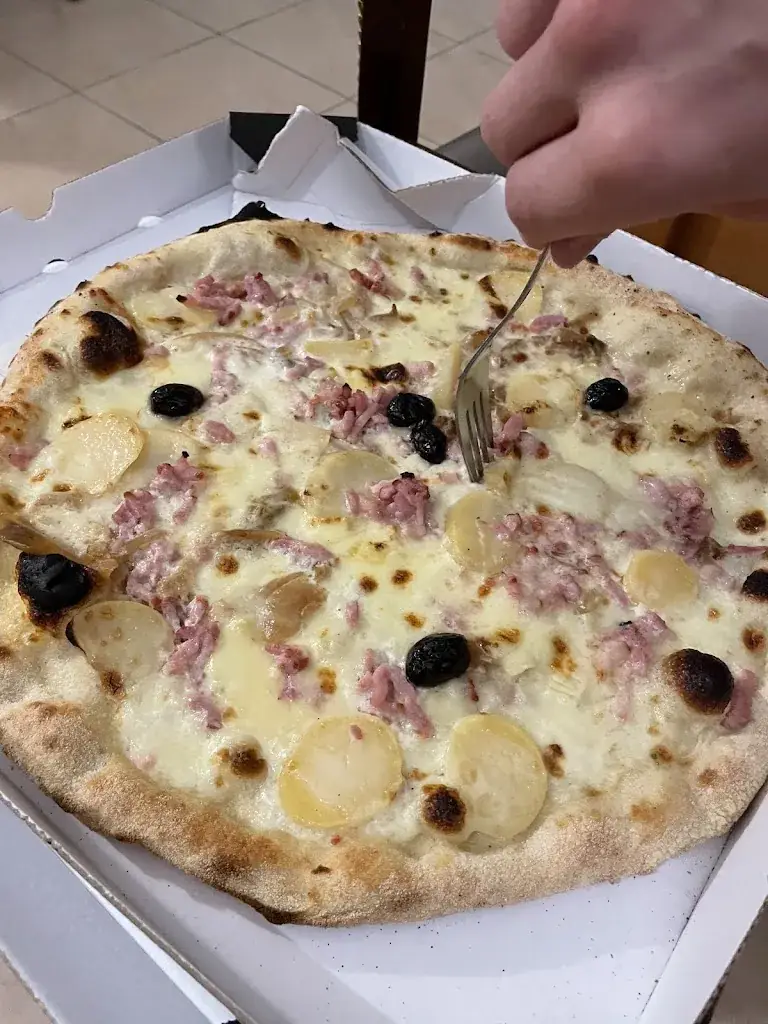 Émilie Chou_Pizza di Napoli_Saint-Martin-de-Crau_review