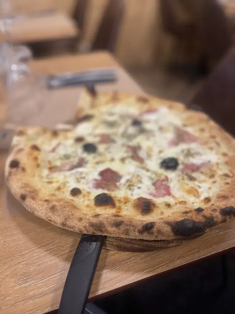 Pizzeria L’Essentiel de St Savournin restaurant in Saint-Savournin