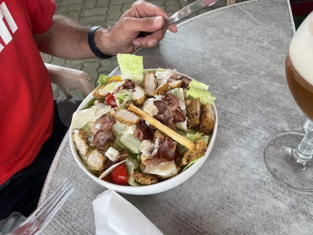 Gianluigi Visona_Bar le Senat -_Saint-Vallier-de-Thiey_review