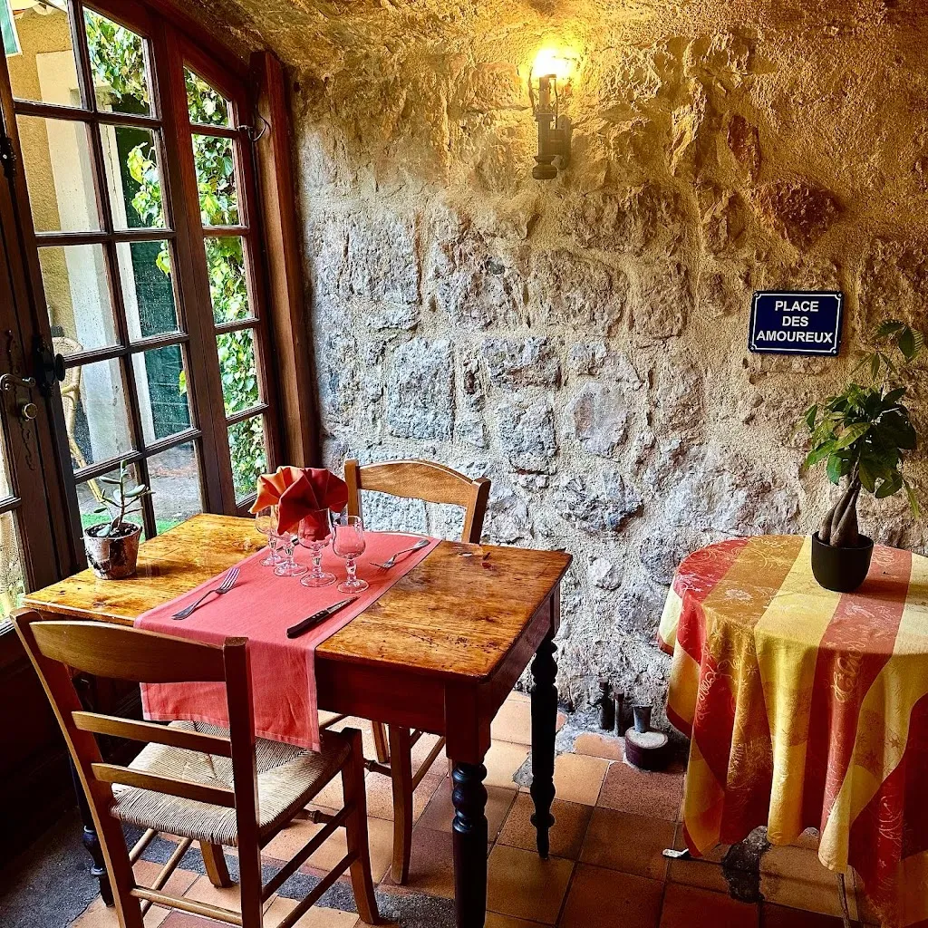 NAPO restaurant in Saint-Vallier-de-Thiey