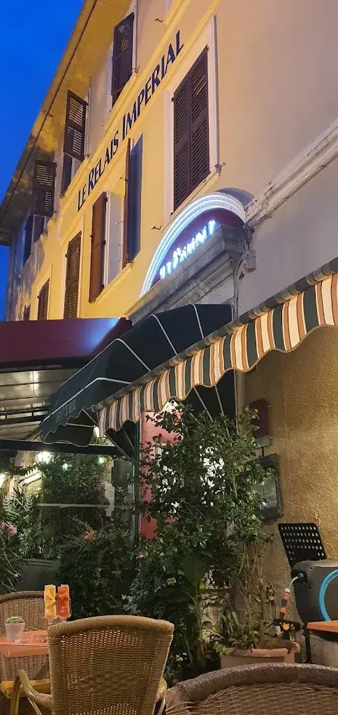 Julián Alcañiz_Fermé_Saint-Vallier-de-Thiey_review