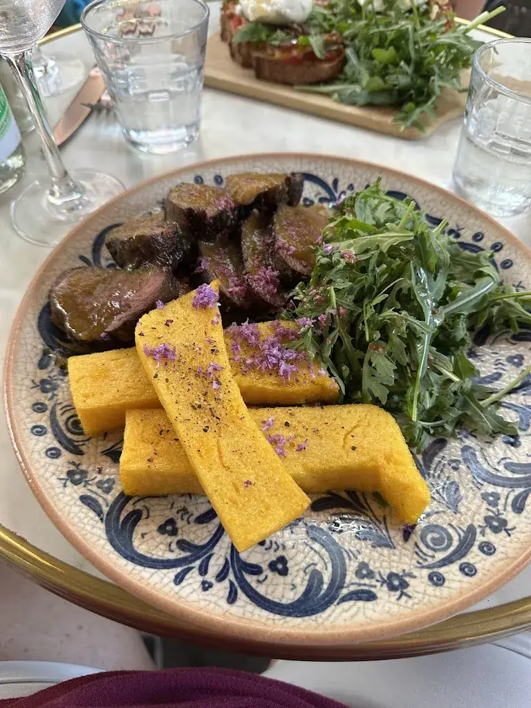 Elisa Martin_La Rapugue | Wine Bar_Saint-Raphaël_review