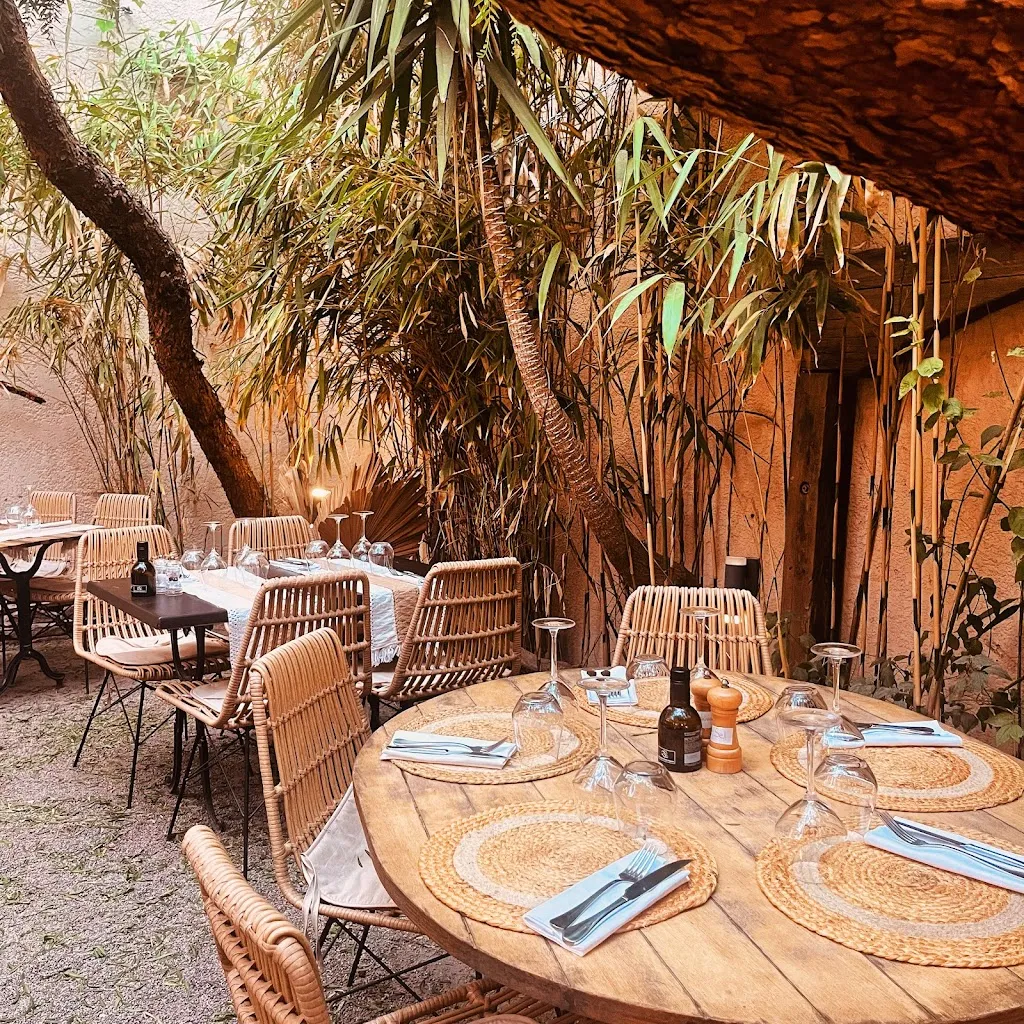 Café Paradis restaurant in Saint-Raphaël