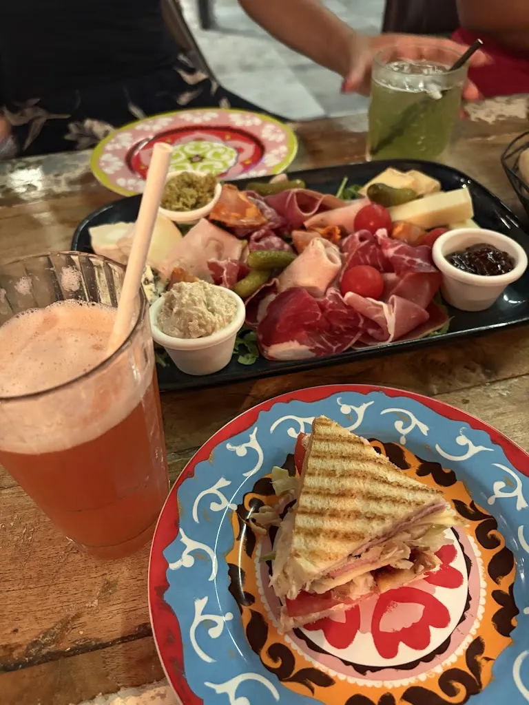 Ang Groom_MUGS_Saint-Raphaël_review