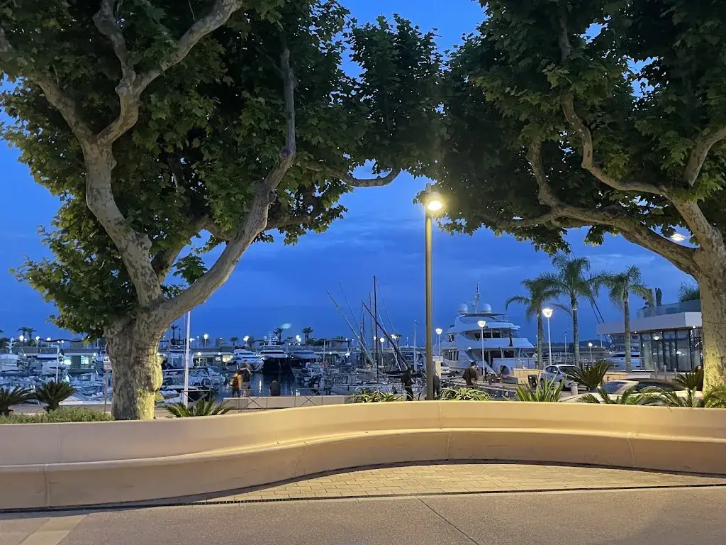 Graham Webb_Le Kashmir_Saint-Raphaël_recensione