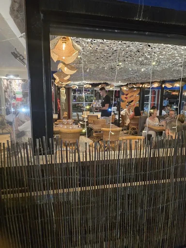 Santi Talo_Amici_Saint-Raphaël_review