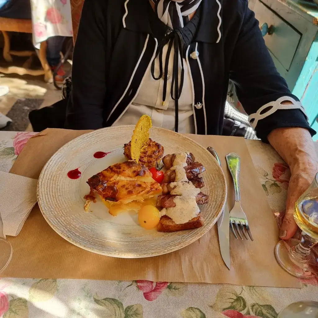 13730 saint victoret restaurant in Saint-Victoret