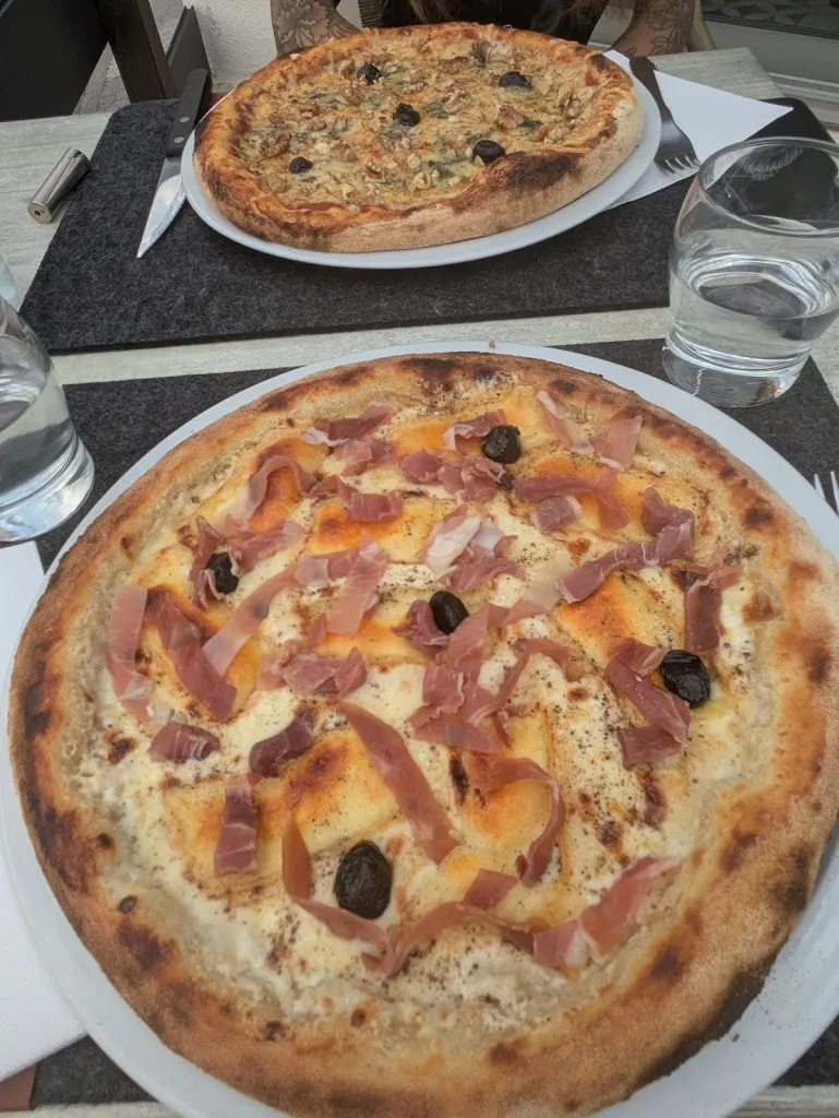 Shanon Lb_Galinette Restaurant et Pizzeria_Sainte-Tulle_review