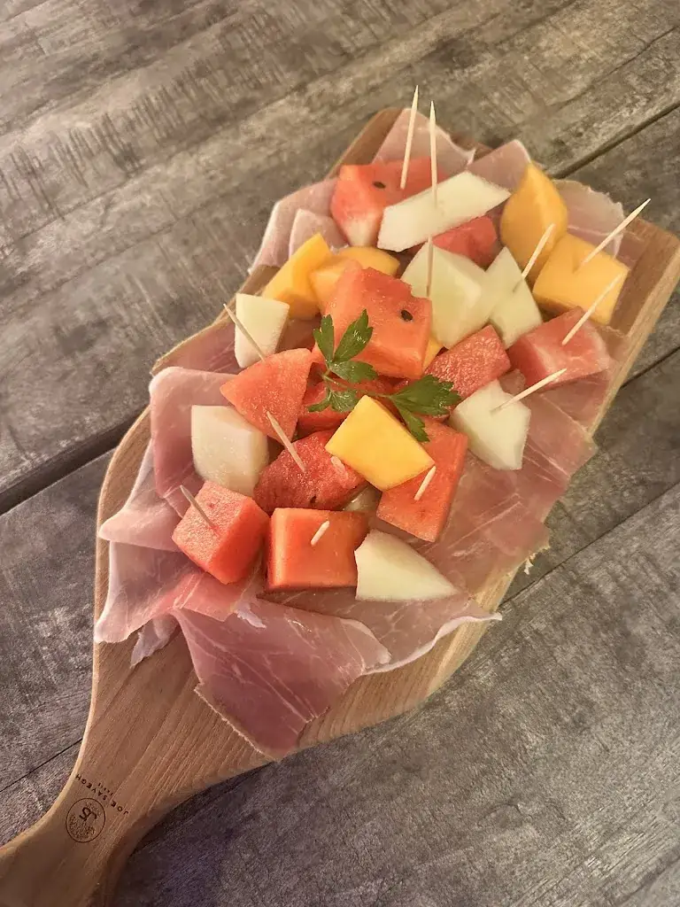 Stephanie Pruvost_Barbarossa Lounge Bar_Salernes_review