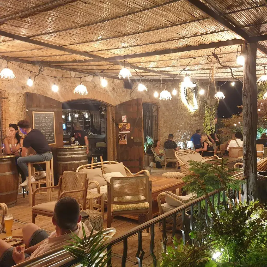 Barbarossa Lounge Bar restaurant in Salernes