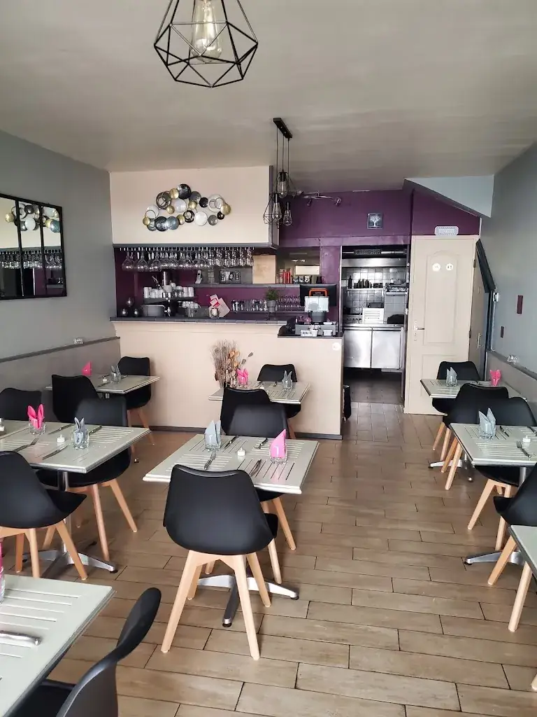 L'Oustaou restaurant in Salernes