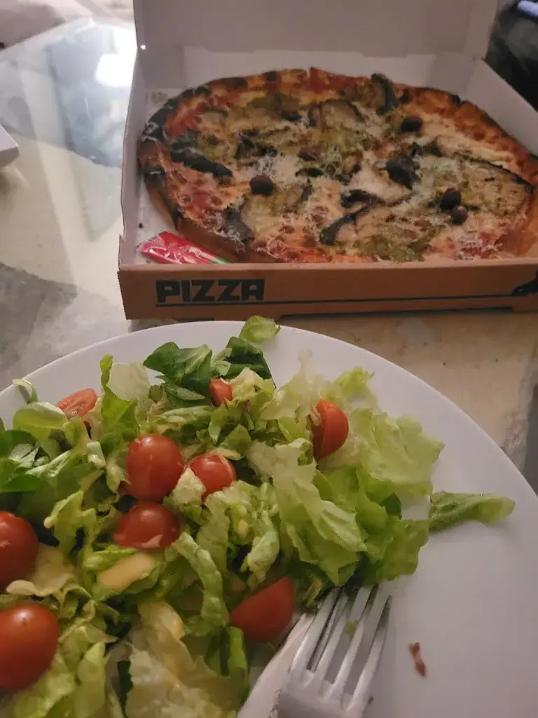 Laura Lafay_Pizza Venaisssia sarrians_Sarrians_review
