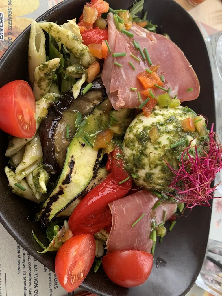 Léa waroquier_La Cabane_Sausset-les-Pins_review