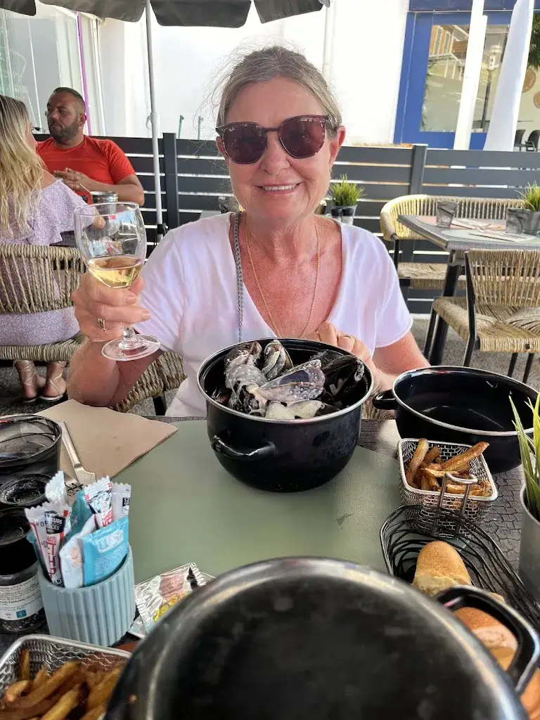 karen munro_L' Océan_Sausset-les-Pins_review