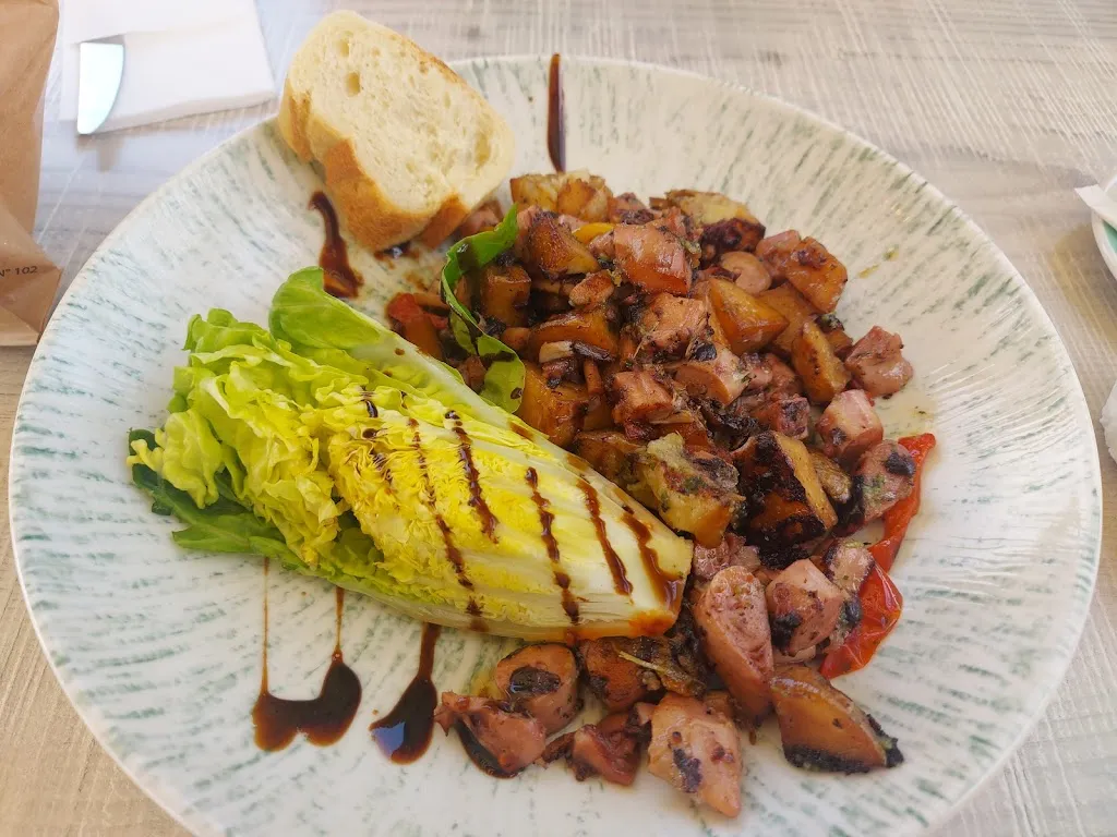 Magdalena Henkel_La Gâtée_Sausset-les-Pins_recensione