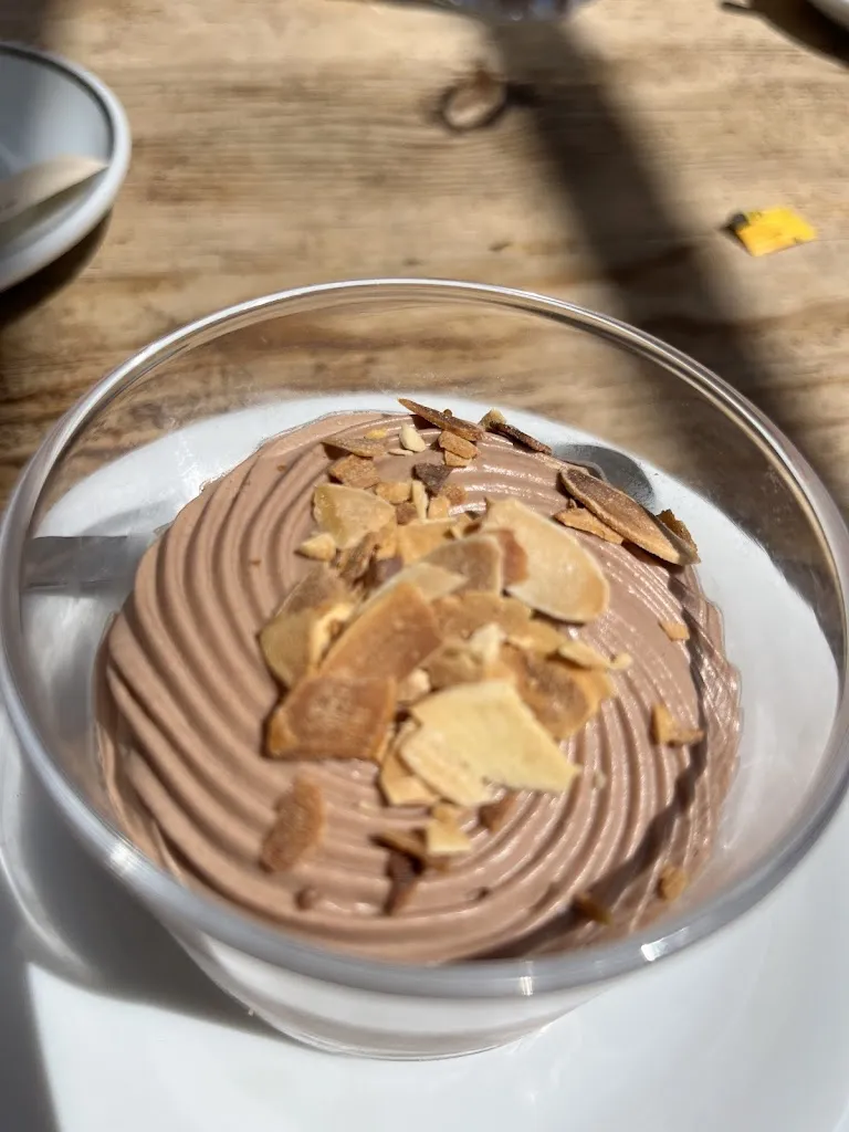 Eva Noub_Victy Beach_Sausset-les-Pins_review