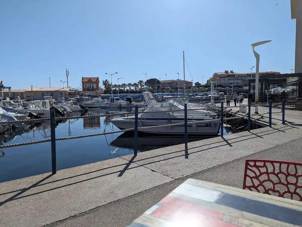 Peter Knights_Le Pirate_Sausset-les-Pins_review