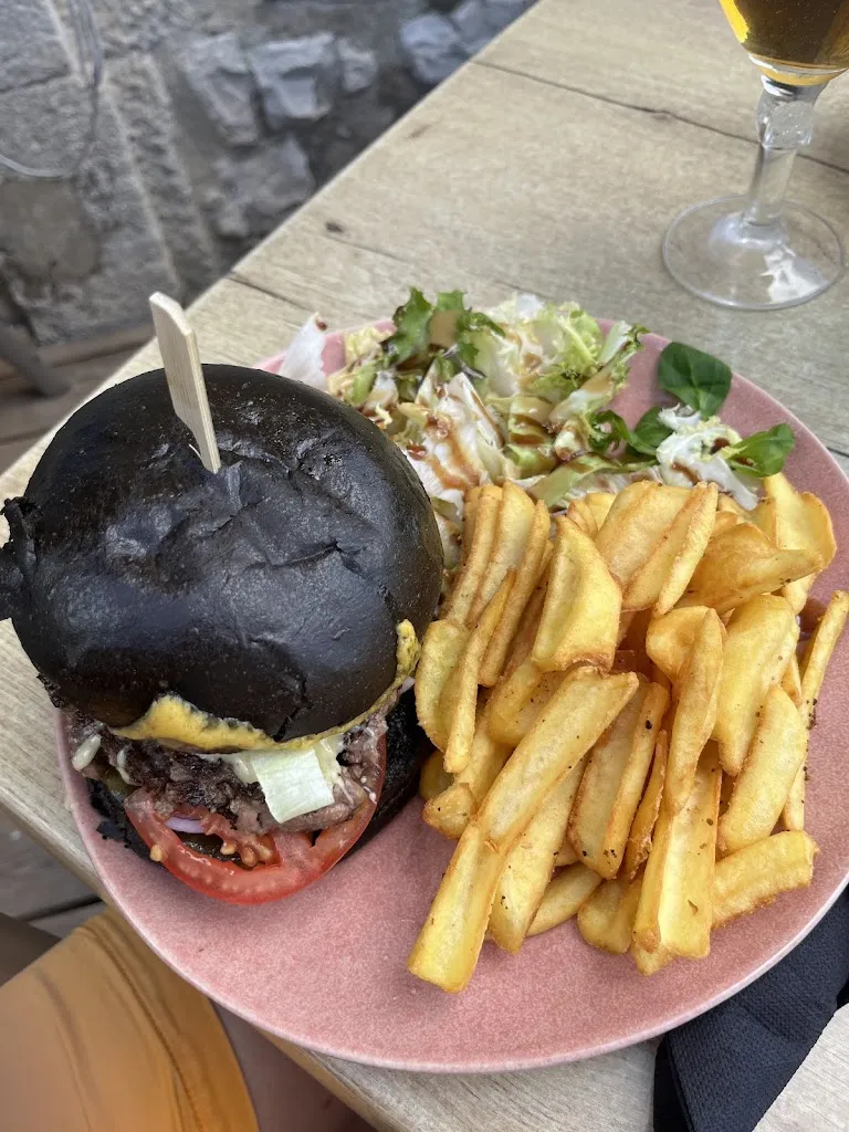 Endre Rex-Kiss_Sarl la Promenade de Justin_Sault_review