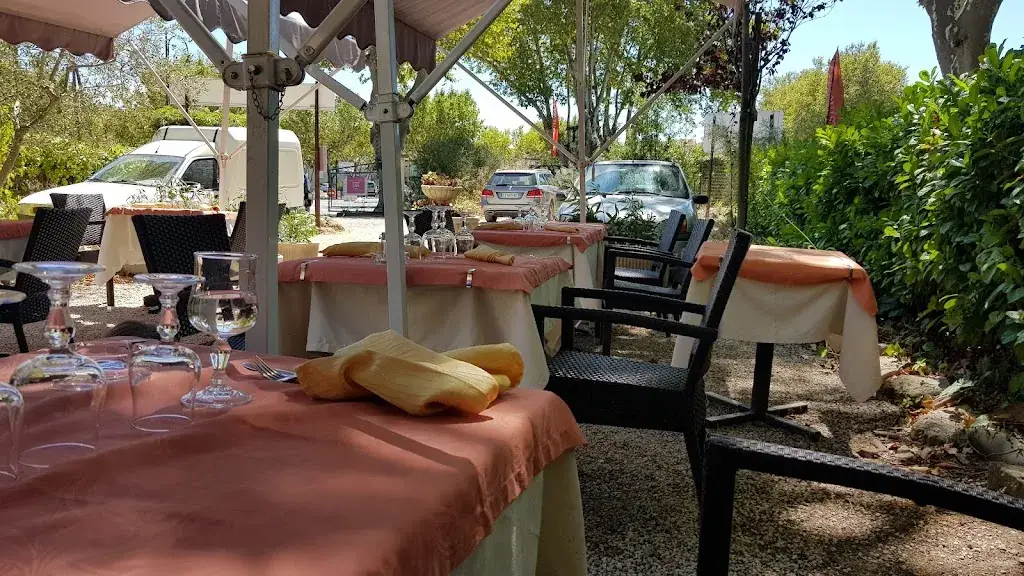 Le Regalon restaurant in Sénas