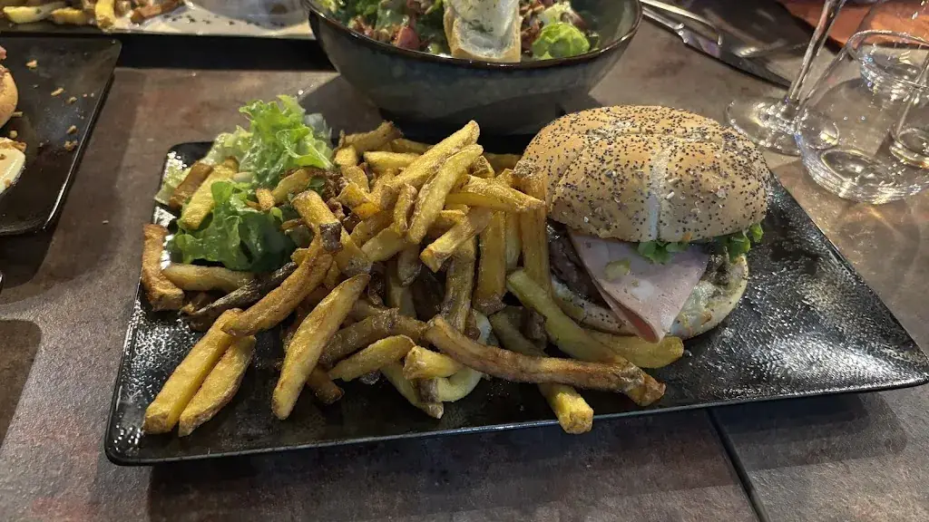 Pub Brasserie Chez Lio Restaurant in Sénas