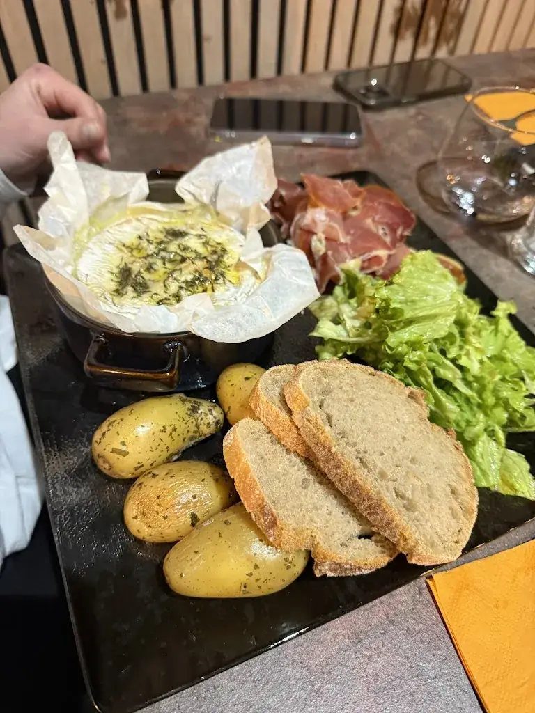 Pub Brasserie Chez Lio_Sénas_slider_image_2