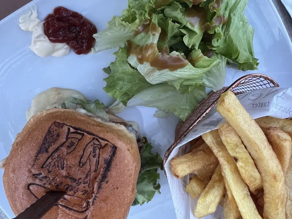 Salles Morgane_AU BAR A PIZZ, BY RIDERS PIZZA, THE RIDERS PUB_Sénas_recensione