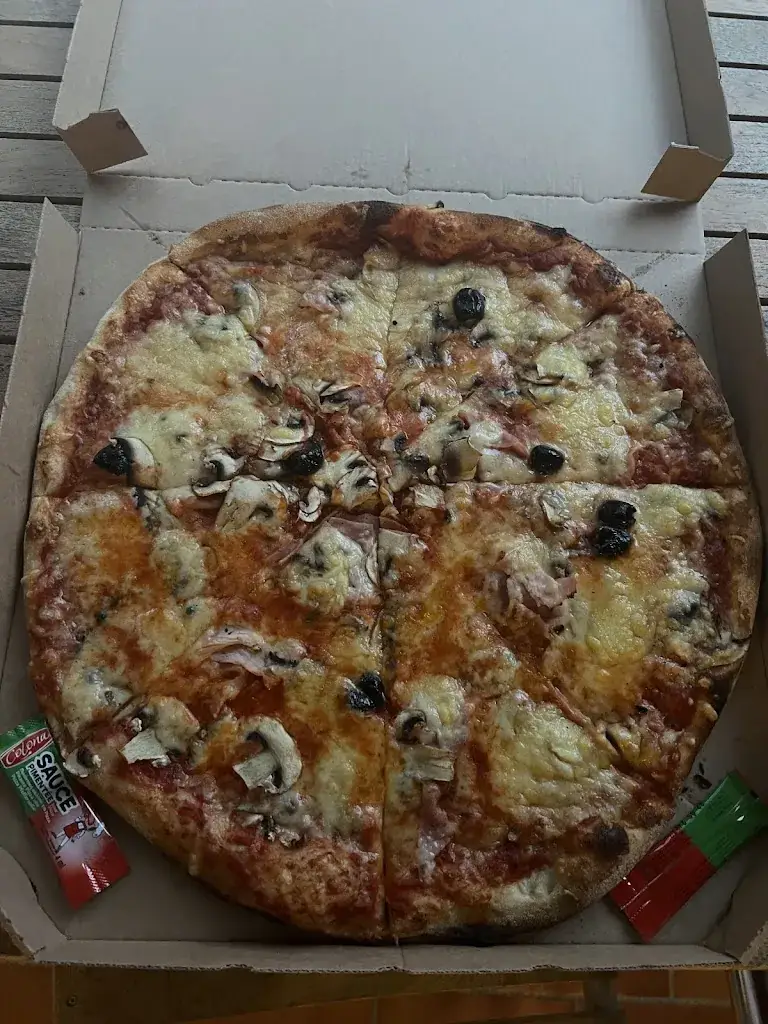 Darragh O'Donovan_Chez Juju & Lolo_Sénas_review