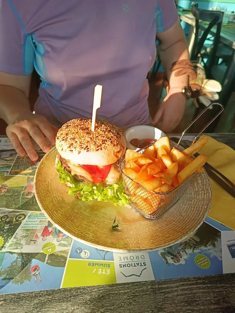 Claudia R. L_Le Refuge du Phoenix_Échevis_review