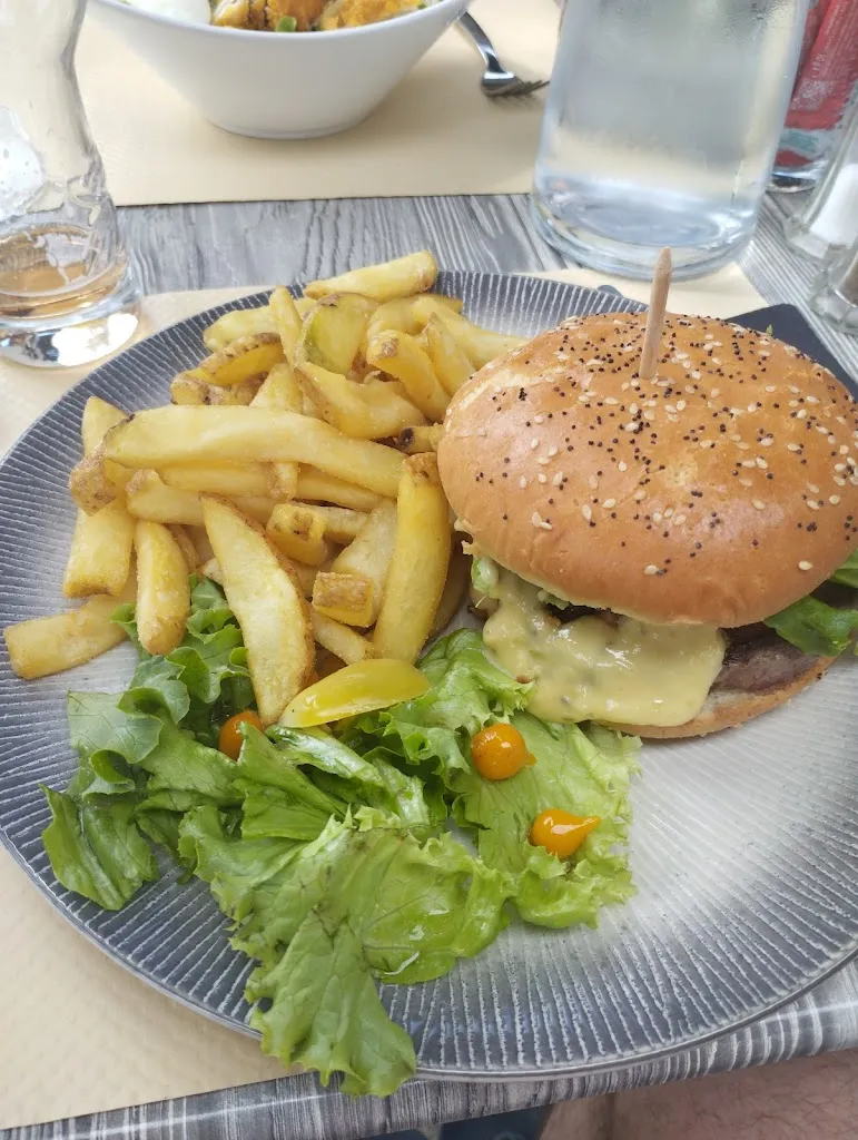 Franck Aubspin_Le serena café - Brasserie - Relais motard_Seyne_review