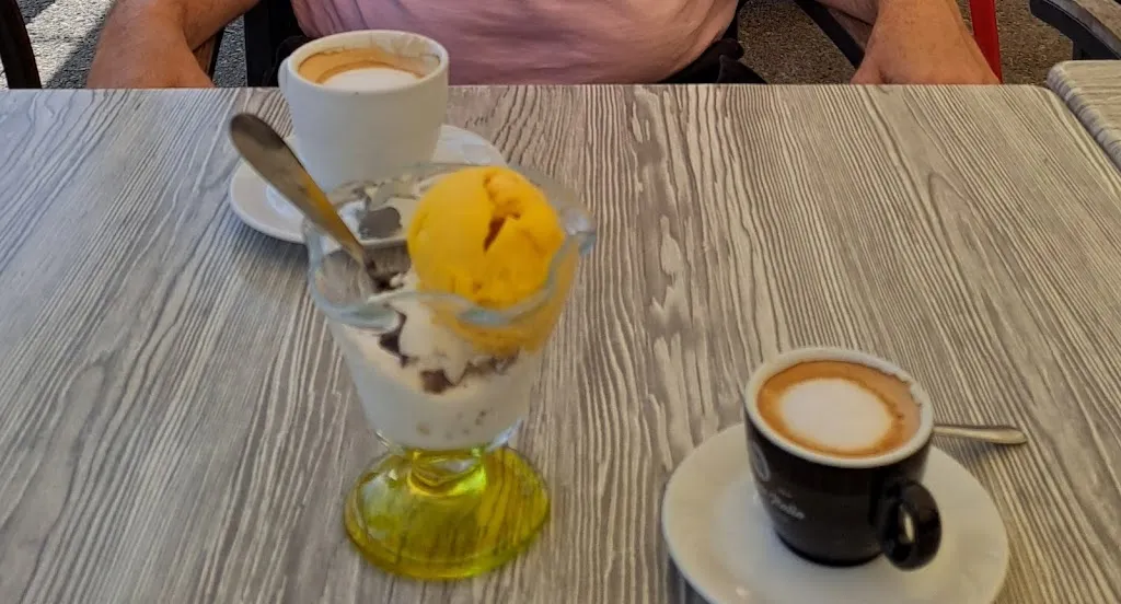 Ursula Pabsch_Le serena café - Brasserie - Relais motard_Seyne_review