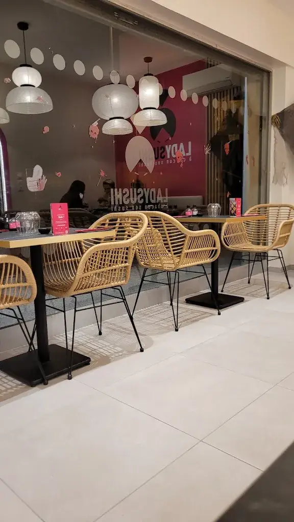 Guillaume Monti_Lady Sushi Simiane-Collongue_Simiane-Collongue_review