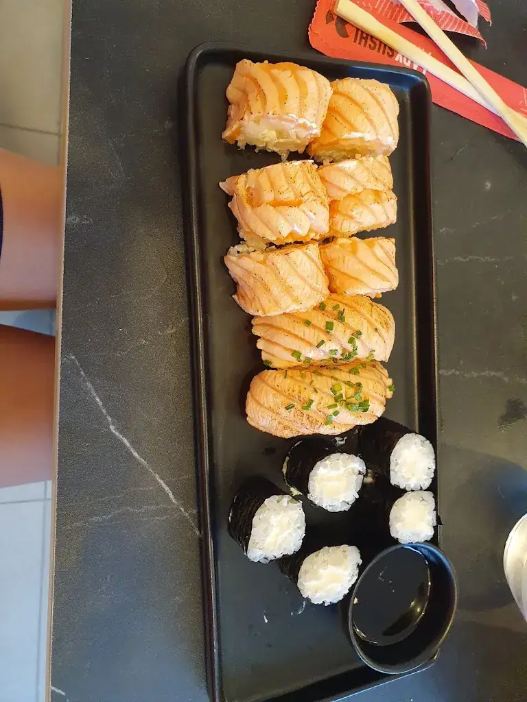 Mathis Bruno_Lady Sushi Simiane-Collongue_Simiane-Collongue_review