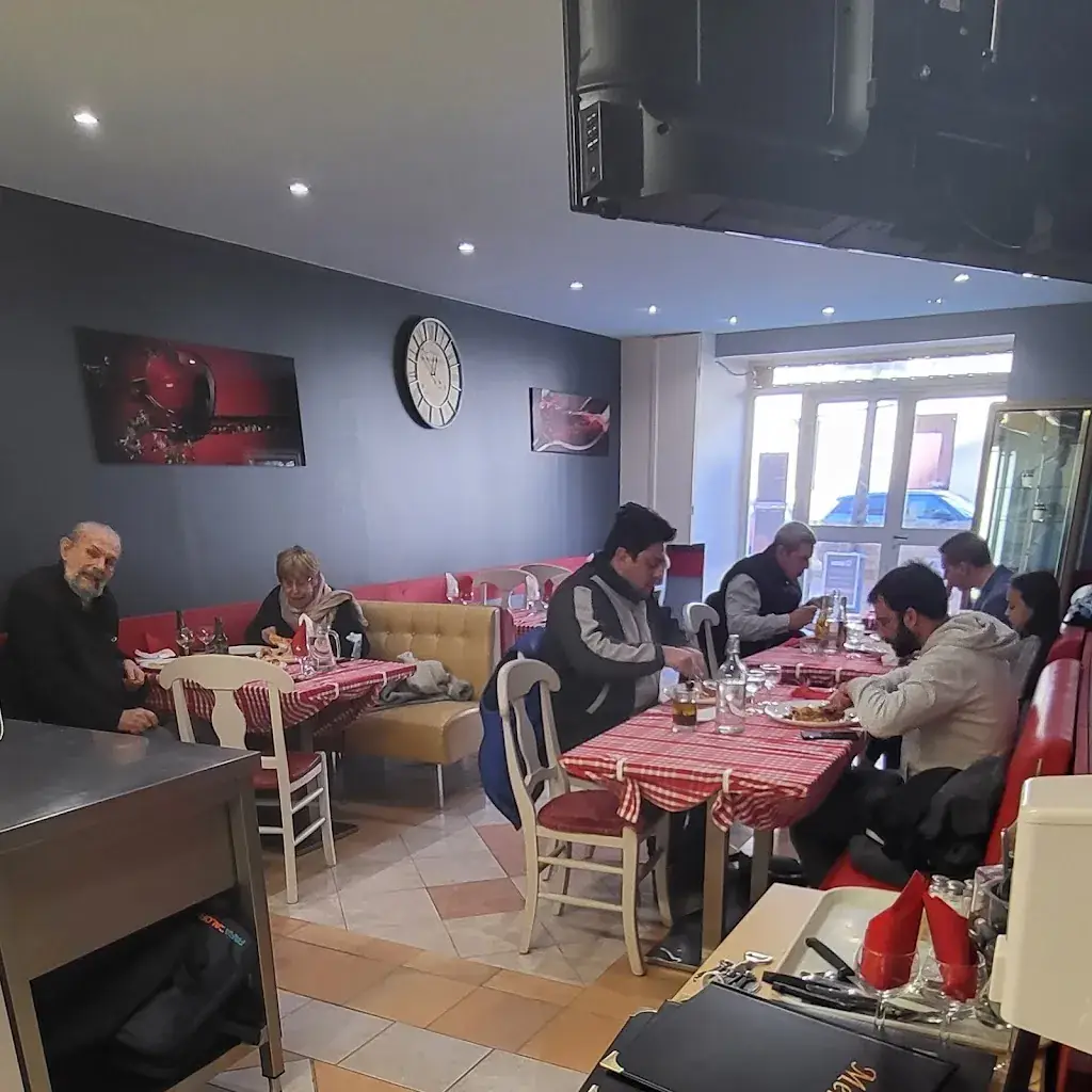 Pizzeria La Squadra restaurant in Simiane-Collongue