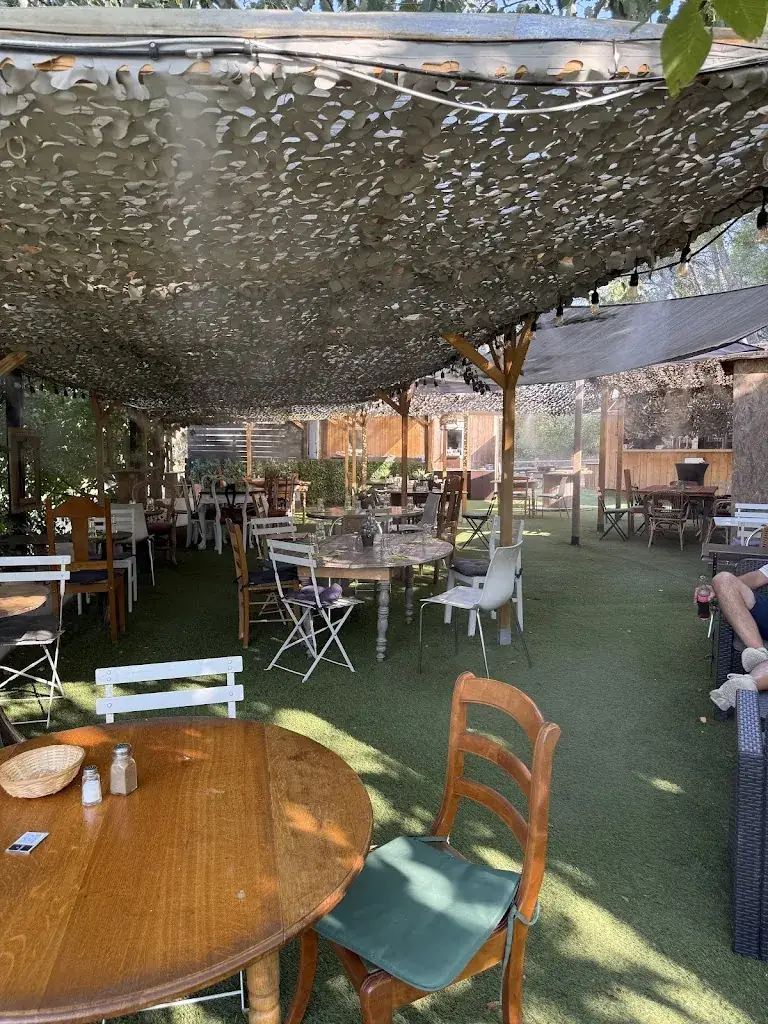 amel 26_Le 19_Bouc-Bel-Air_review