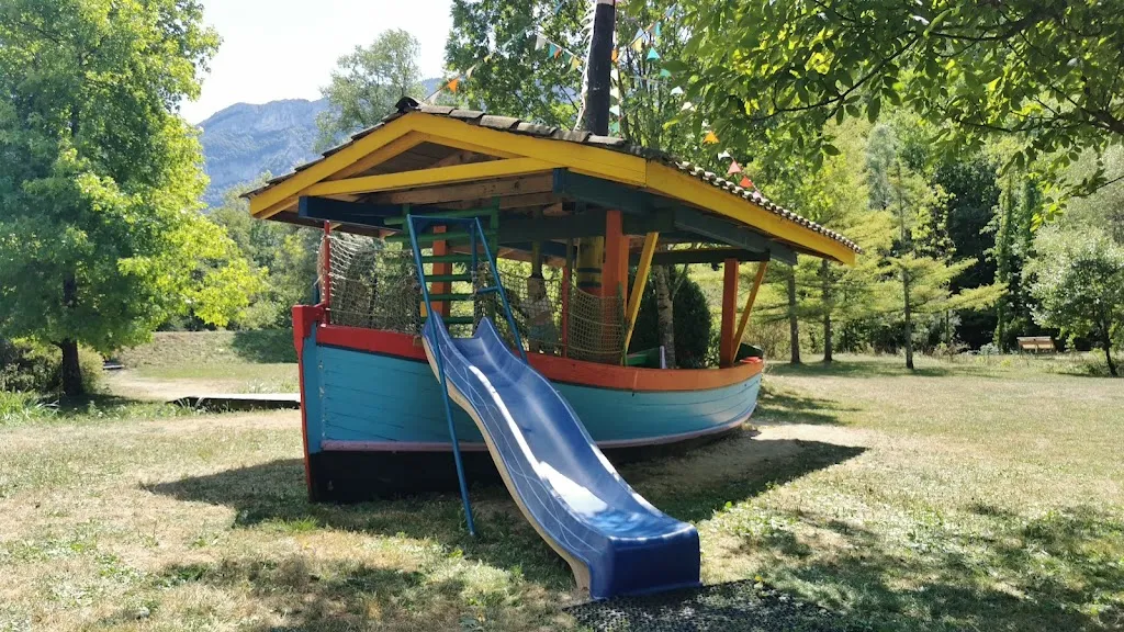 isabelle Giraud_La guinguette du Pêcheur_Échevis_review