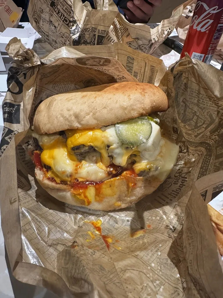 Engracia Chaves_Burger Casa Fernando & co. La Puccia, le Burger à l'italienne_Simiane-Collongue_review