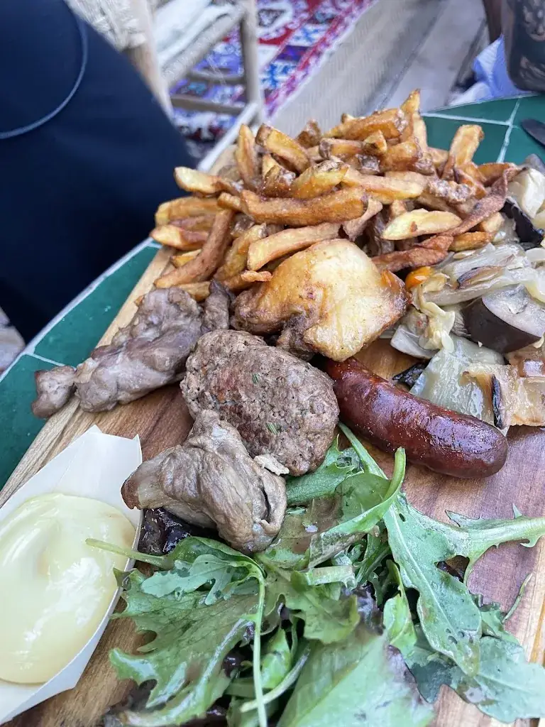 Amri Gwenola_Castel de Fies | Festive Restaurant - Lounge Bar - Events_Solliès-Pont_review