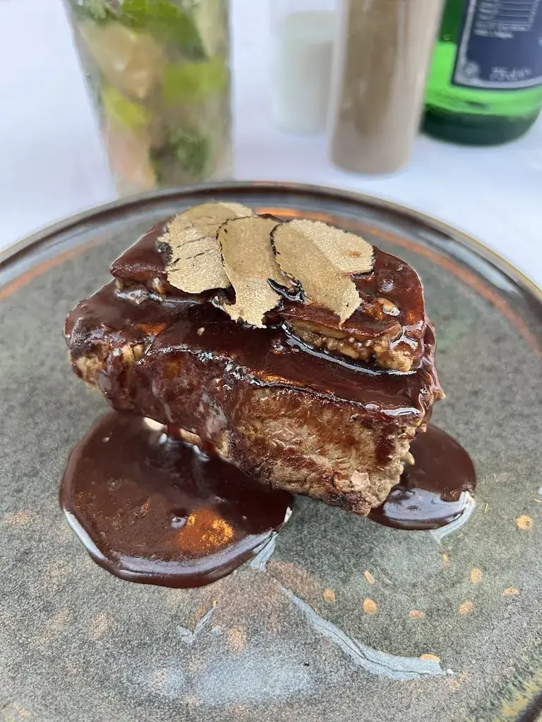 Stephanie Wei_La Petite Maison_Sainte-Maxime_recensione