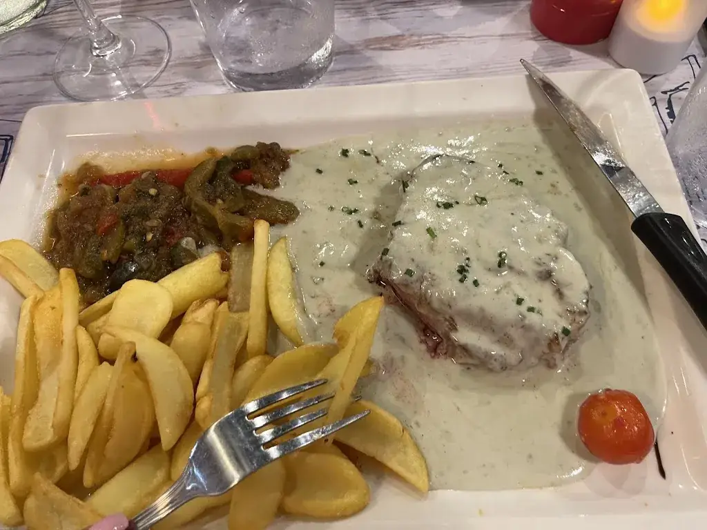 Summer Ayoub_La Maison Bleue_Sainte-Maxime_review