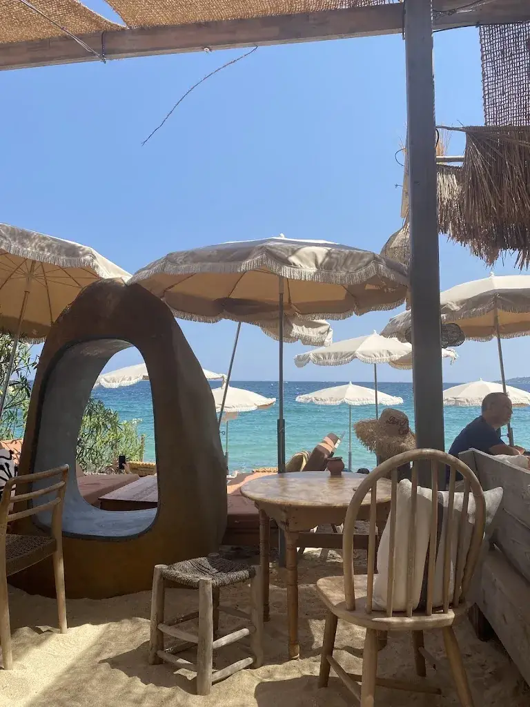 Anna Naumovich_Les P'tits Galets_Sainte-Maxime_review