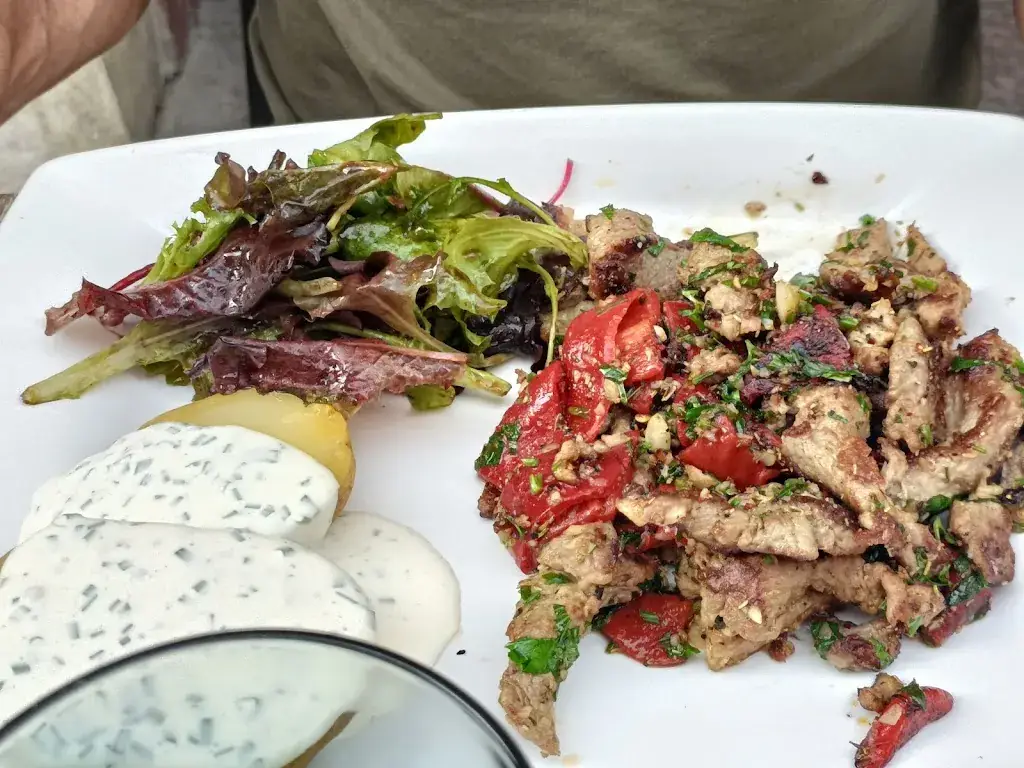 virginie dominici_Le Porche_Sainte-Maxime_review