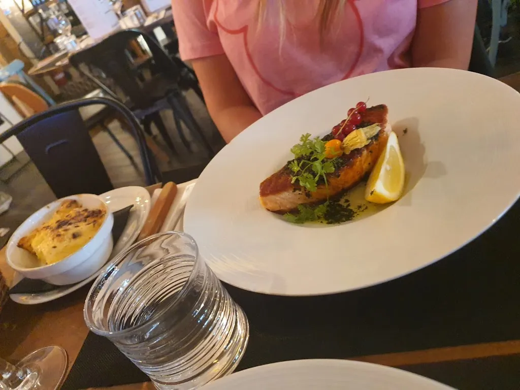 Zuzana Dvorakova_Avenue 69 restaurant_Sainte-Maxime_review