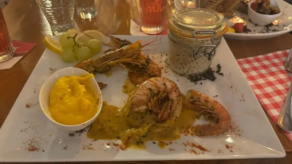 Coralie Pattenden_Bistrot provencal_Sainte-Maxime_review