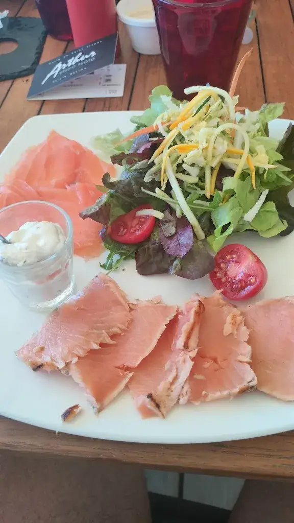 Boris Lombardi_Mahi-plage_Sainte-Maxime_review