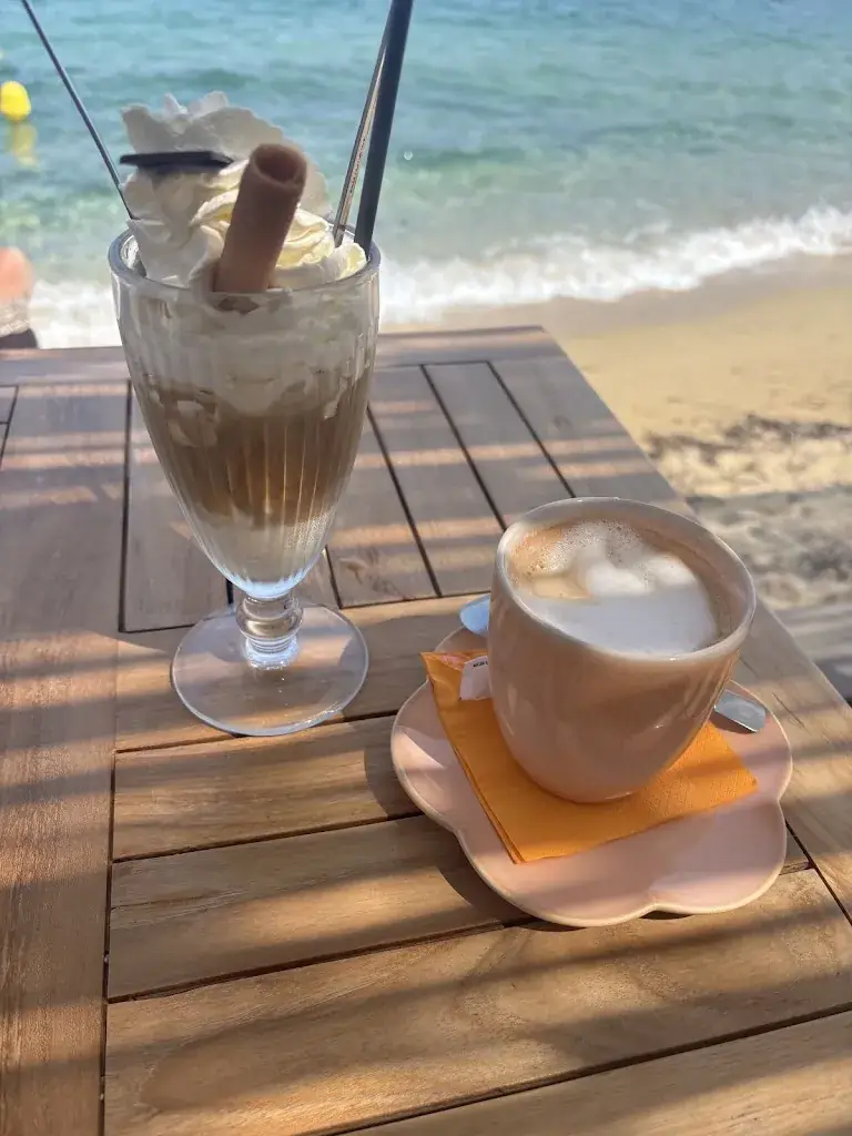 Chris Johnson_Plage Les Élephants_Sainte-Maxime_review