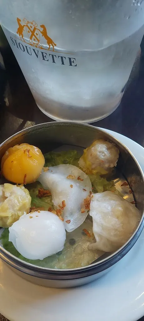 Rat Eitan_Le Dragon Bleu_Sainte-Maxime_review